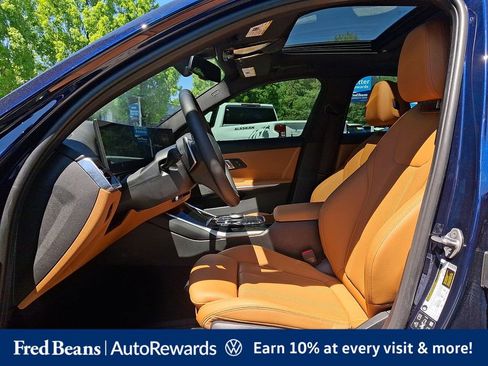 Used 2024 BMW 330i xDrive Sedan w/ Premium Package AWD/4WD image 18