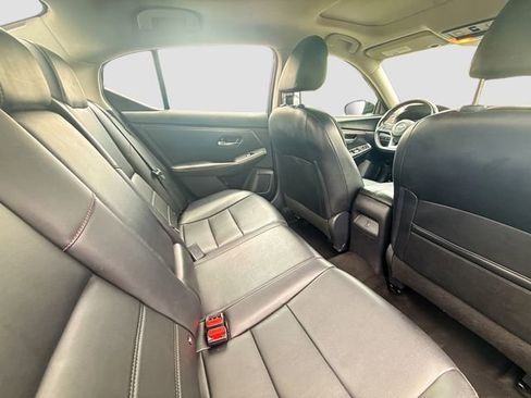 Used 2023 Nissan Sentra SR w/ SR Premium Package FWD image 25