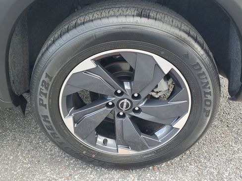 Certified 2024 Nissan Rogue SV FWD image 9