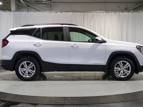 Used 2022 GMC Terrain SLE w/ Driver Convenience Package image 11