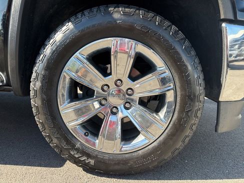 Used 2018 GMC Sierra 1500 SLT w/ Enhanced Driver Alert Package image 11