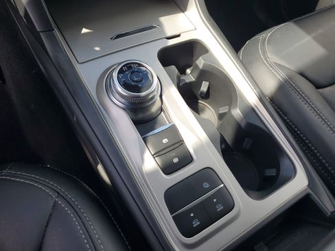 Used 2023 Ford Explorer XLT image 25