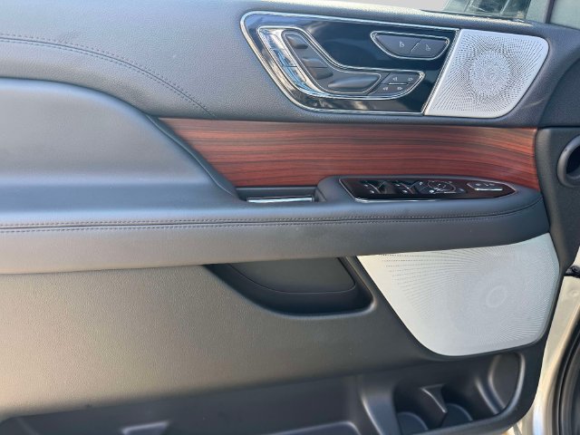 Used 2024 Lincoln Navigator Reserve AWD/4WD image 21