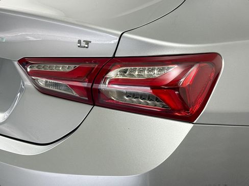 Used 2022 Chevrolet Malibu LT image 34