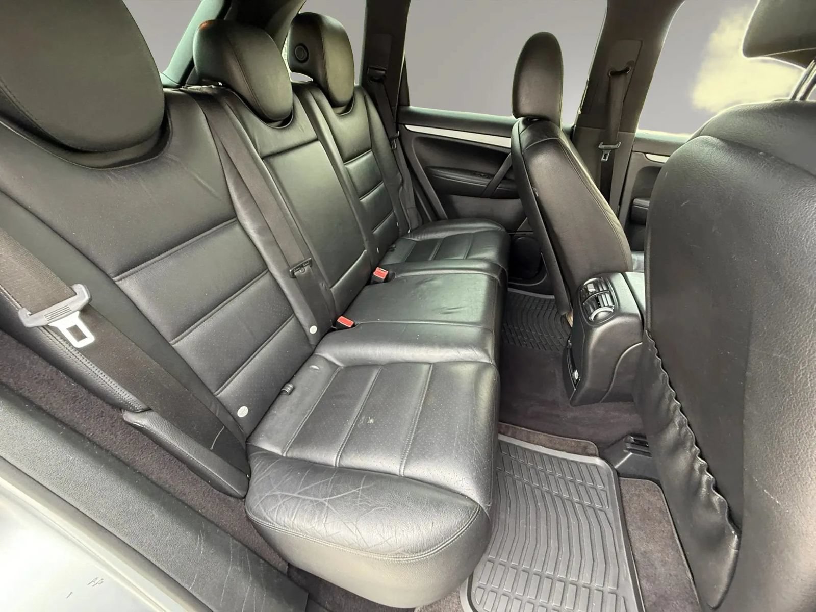 Used 2010 Porsche Cayenne AWD/4WD image 16
