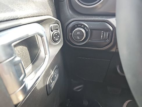 Used 2023 Jeep Gladiator Sport image 22