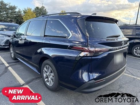 Used 2026 Toyota Sienna XLE FWD image 19
