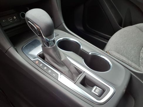 Used 2024 Chevrolet Equinox LT FWD image 33