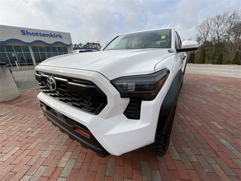 Used 2025 Toyota Tacoma TRD Off-Road image 28