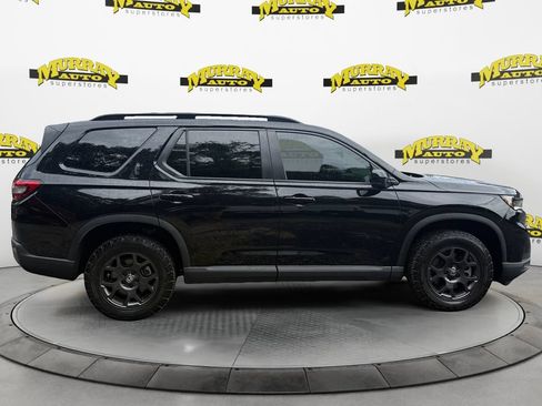 Used 2025 Honda Pilot TrailSport image 6