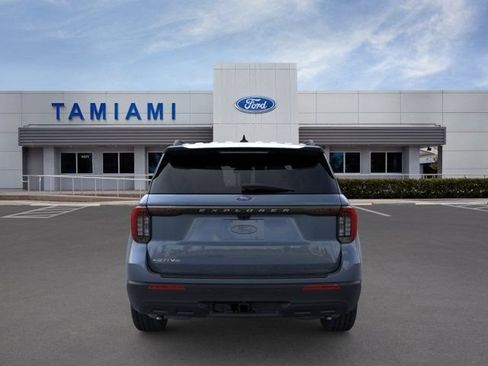 New 2026 Ford Explorer Active RWD image 5