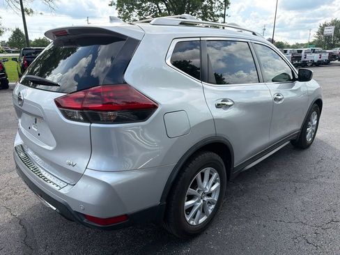 Used 2020 Nissan Rogue SV FWD image 3