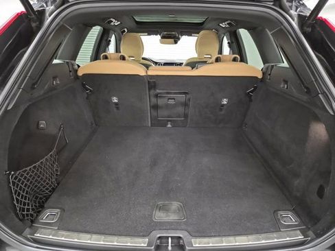 Used 2020 Volvo XC60 T6 Inscription w/ Protection Package Premier image 9