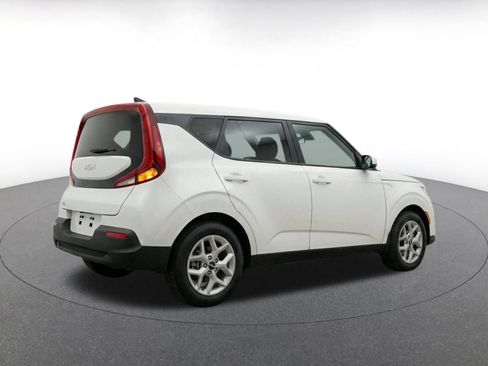 Used 2025 Kia Soul LX w/ LX Technology Package FWD image 9