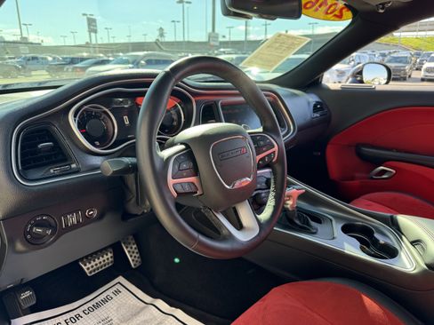 Used 2016 Dodge Challenger R/T Scat Pack w/ Leather Interior Group image 25