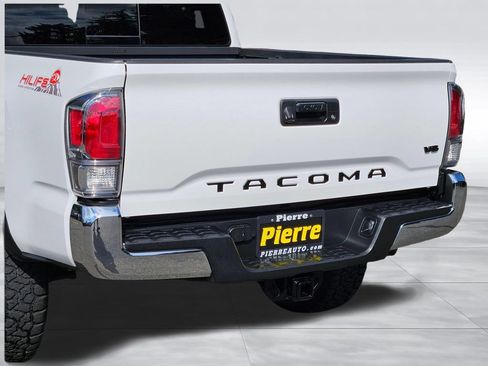 Used 2023 Toyota Tacoma TRD Off-Road w/ Black Out Package (TMS) AWD/4WD image 11