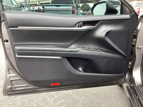 Used 2022 Toyota Camry SE FWD image 27