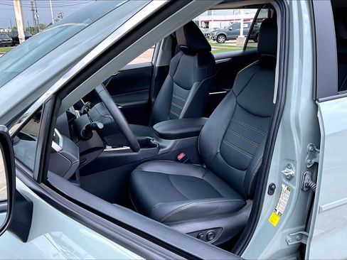 Used 2023 Toyota RAV4 XLE Premium image 8