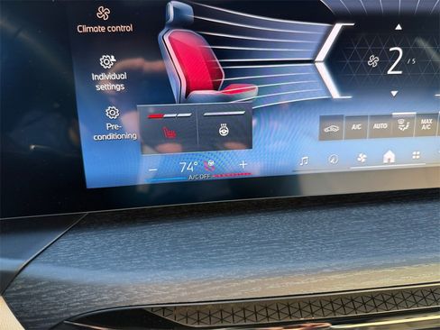 Certified 2025 BMW 330i xDrive Sedan w/ M Sport Package image 24