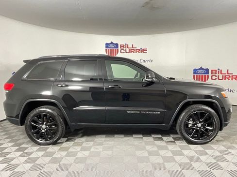 Used 2017 Jeep Grand Cherokee Limited AWD/4WD image 2