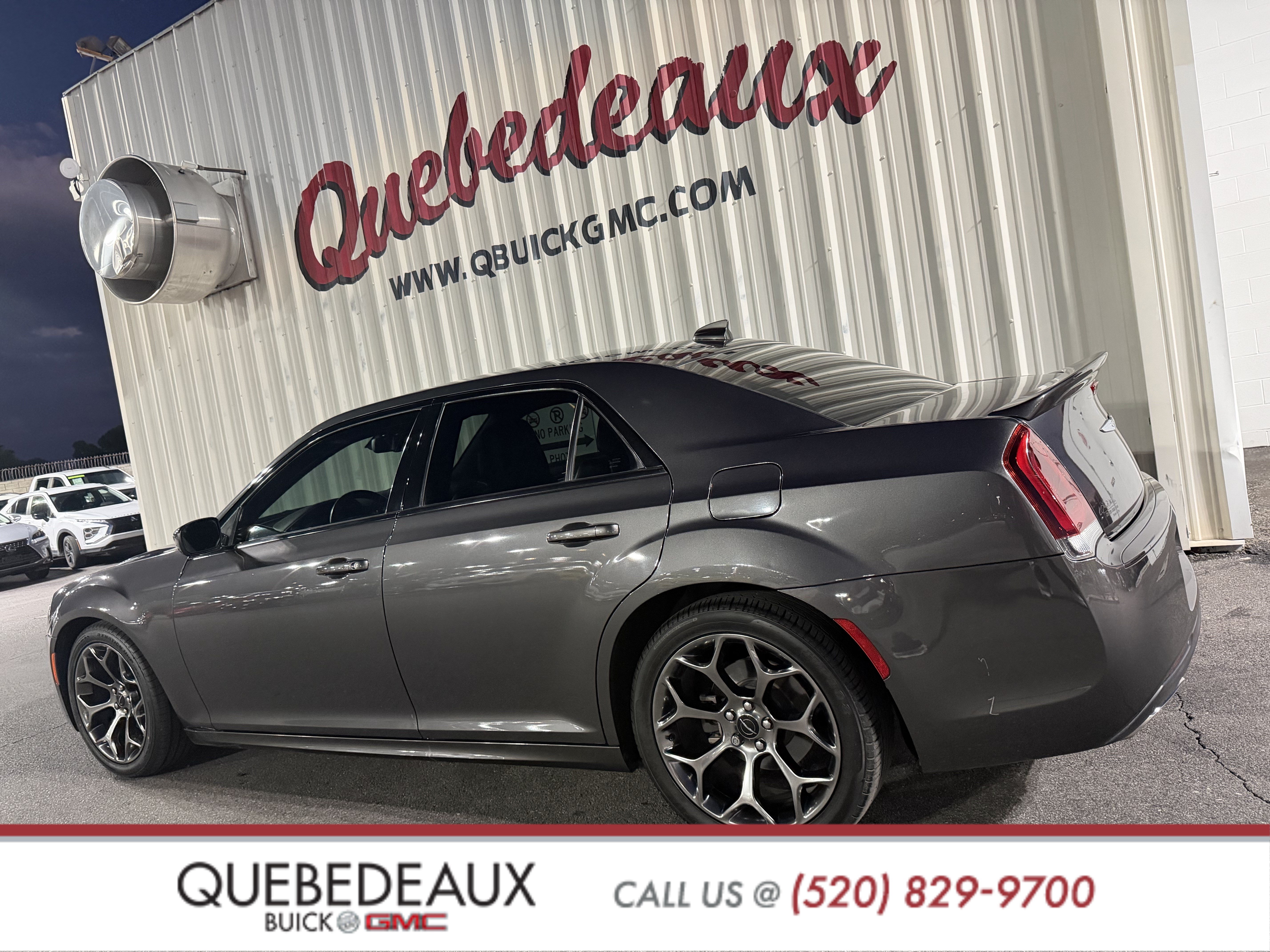 Used 2018 Chrysler 300 S w/ S Model Appearance Package RWD image 4