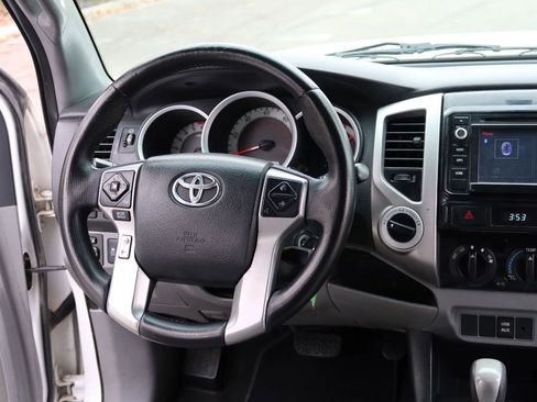 Used 2014 Toyota Tacoma 4x4 Double Cab w/ SR5 Package image 18