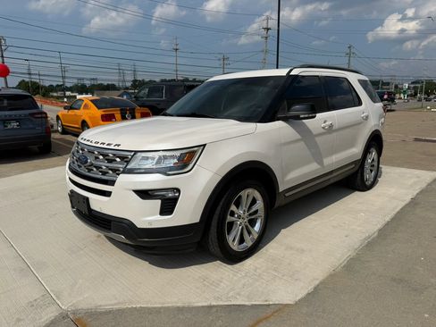 Used 2018 Ford Explorer XLT w/ Equipment Group 202A AWD/4WD image 6
