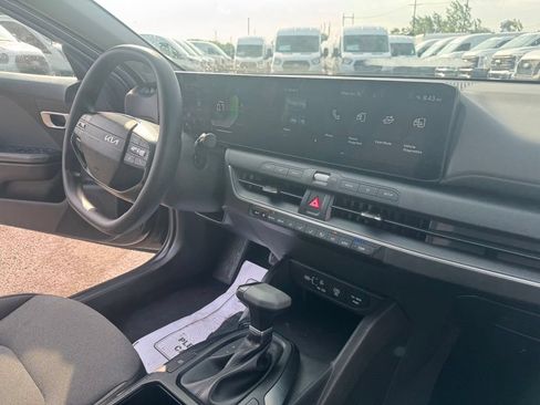 Used 2025 Kia K4 FWD image 34