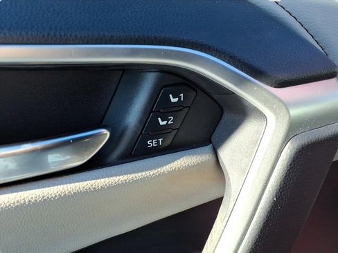 Used 2019 Toyota RAV4 Limited image 16