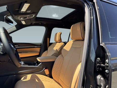 New 2025 Jeep Grand Cherokee Summit w/ Luxury Tech Group V image 11