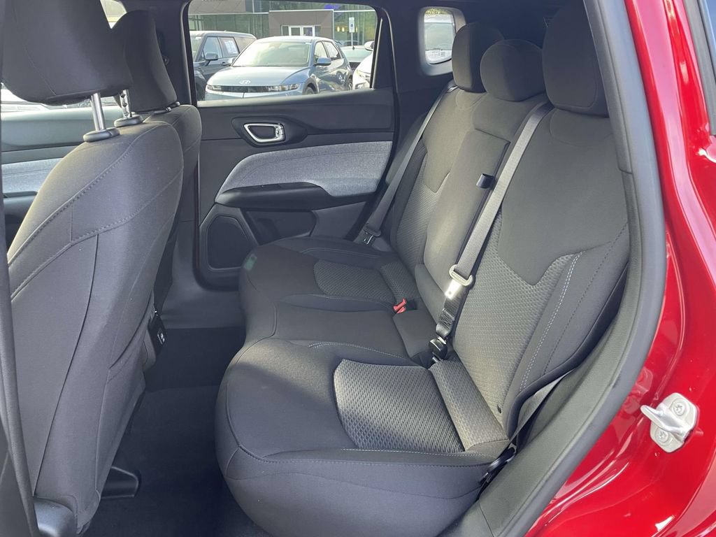Used 2025 Jeep Compass Sport AWD/4WD image 3