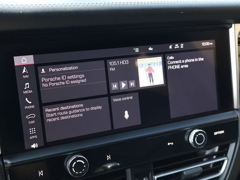 Certified 2024 Porsche Macan image 17