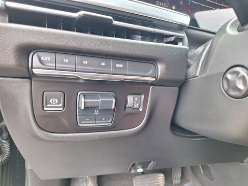 Certified 2025 Cadillac Escalade Premium Luxury AWD/4WD image 24