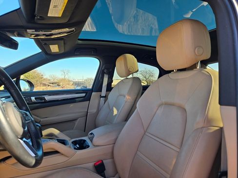Certified 2023 Porsche Cayenne Platinum Edition image 18