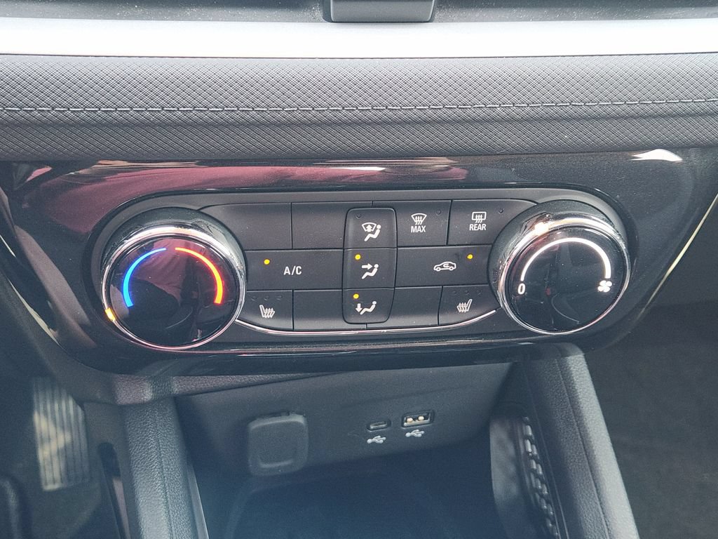 Used 2024 Chevrolet TrailBlazer LT w/ LT Cold Weather Package FWD image 14