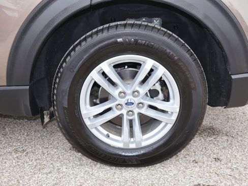 Used 2021 Ford Explorer XLT w/ Equipment Group 202A image 33