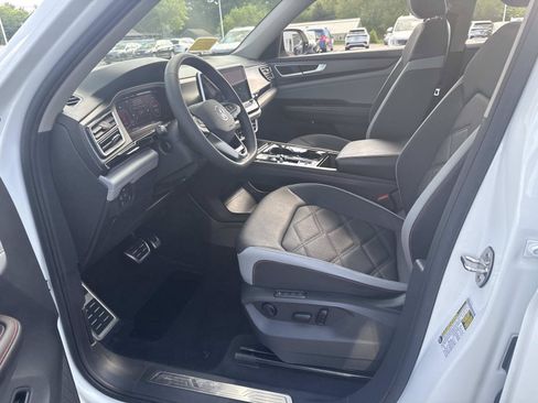 Certified 2024 Volkswagen Atlas Peak Edition SEL AWD/4WD image 21