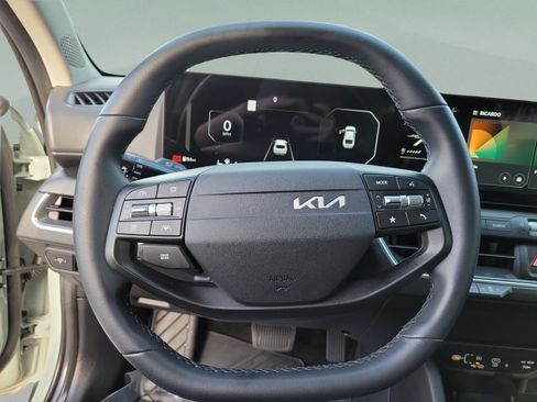 Certified 2025 Kia K4 EX FWD image 17