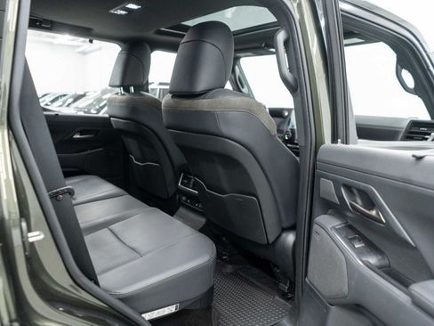 Used 2024 Lexus GX 550 AWD/4WD image 11