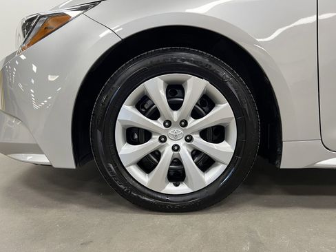 Used 2025 Toyota Corolla LE image 12