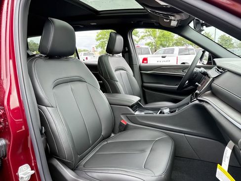 New 2026 Jeep Grand Cherokee L Limited RWD image 30