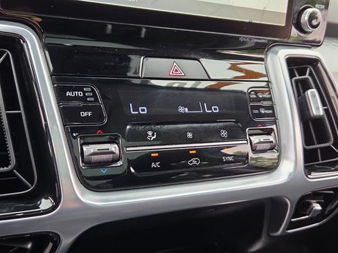 Used 2022 Kia Sorento SX FWD image 25