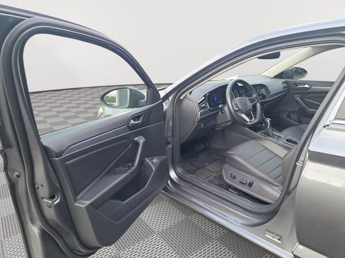 Used 2024 Volkswagen Jetta SE image 11