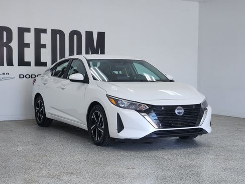 Used 2025 Nissan Sentra SV FWD image 2