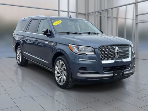 Used 2023 Lincoln Navigator L Reserve image 2