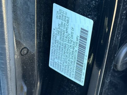 Used 2025 Honda Pilot Black Edition image 53