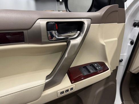 Used 2015 Lexus GX 460 w/ Premium Package image 18