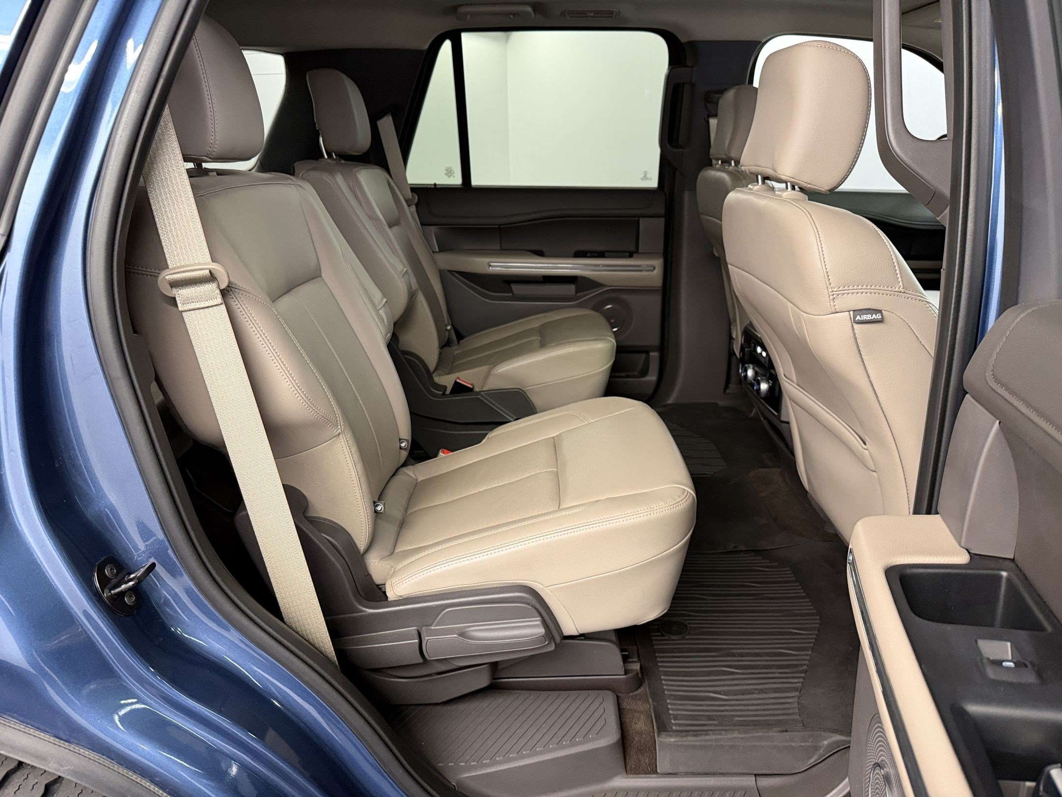 Used 2020 Ford Expedition XLT w/ Equipment Group 202A AWD/4WD image 31