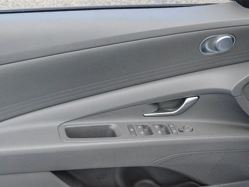 Certified 2024 Hyundai Elantra SEL image 22