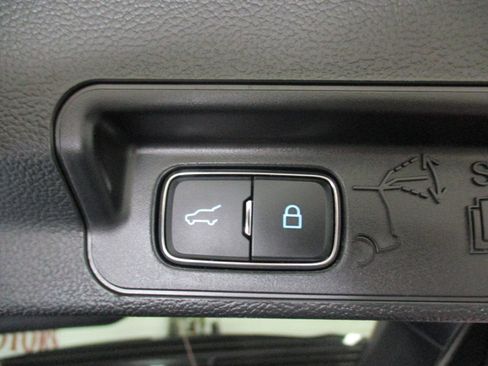 Used 2023 Ford Explorer XLT w/ Equipment Group 202A image 15